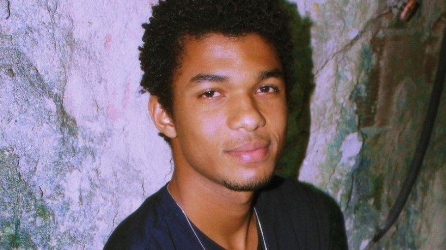 Juan Paiva comemora sucesso e compra casa no Vidigal: 