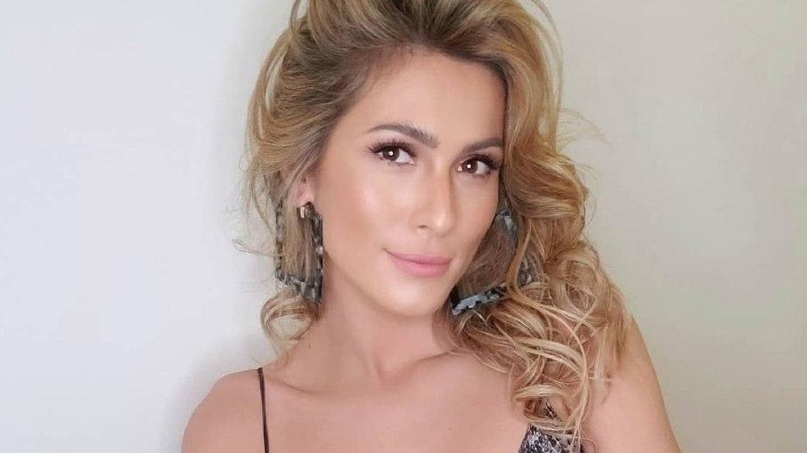 Lívia Andrade relembra procedimento inusitado: 
