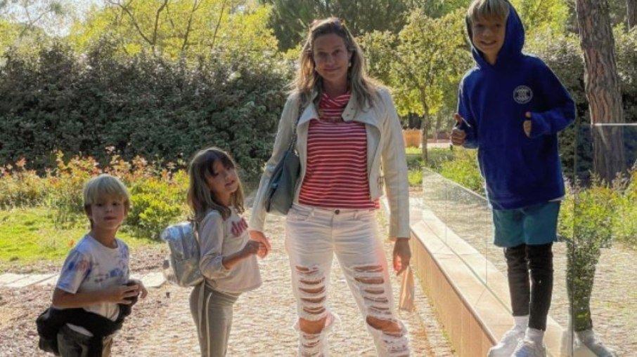 Luana Piovani reclama que pegou piolho dos filhos: 