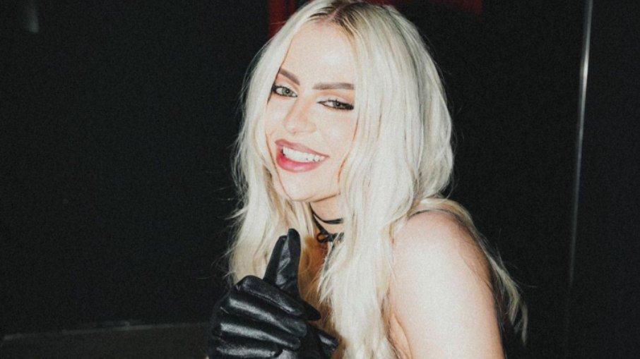 Luísa Sonza encontra fãs em Portugal após desembarcar para shows