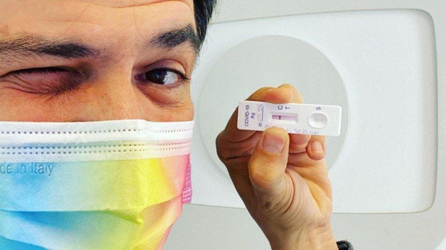 Mateus Solano diz que fez 178 testes de covid para novela e surpreende fãs