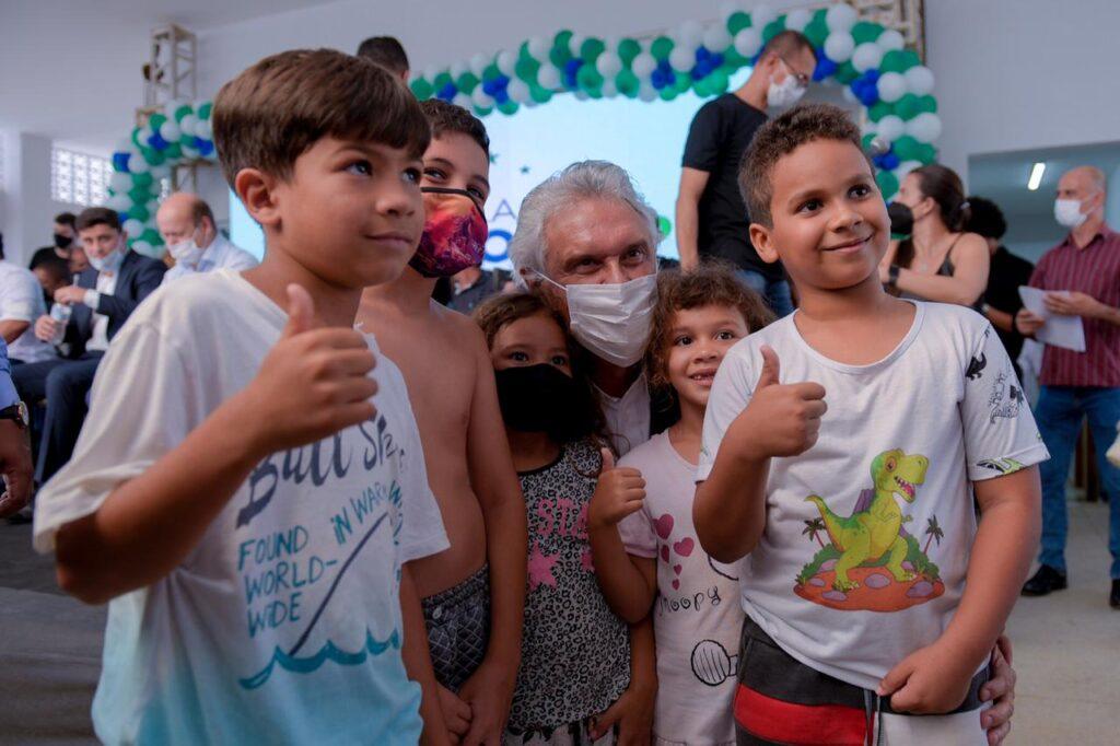No aniversário de Luziânia, Caiado destaca investimentos na educação