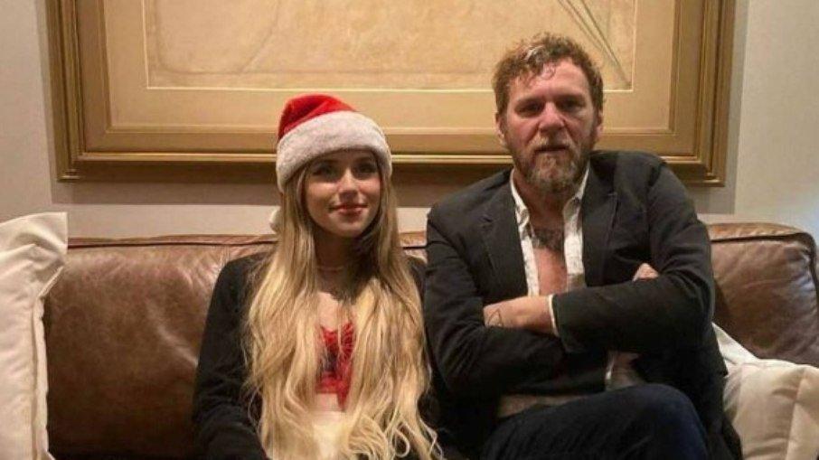 Otto aparece ao lado de filha com Alessandra Negrini em raro registro