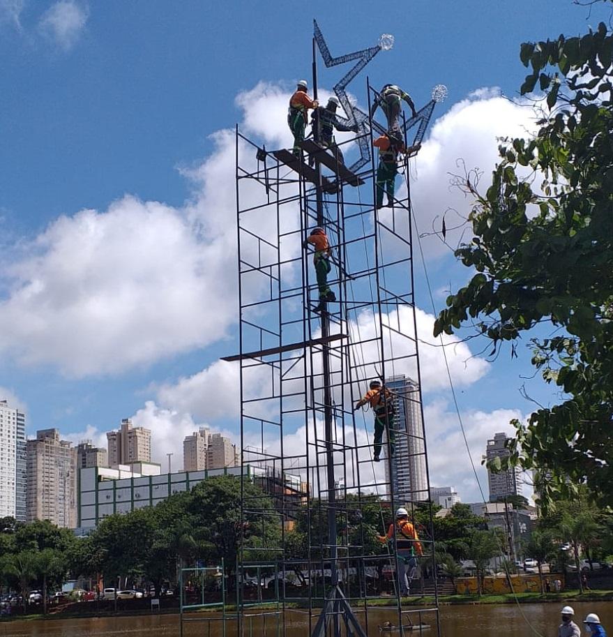 Parque Vaca Brava ganha árvore de Natal de 17 metros