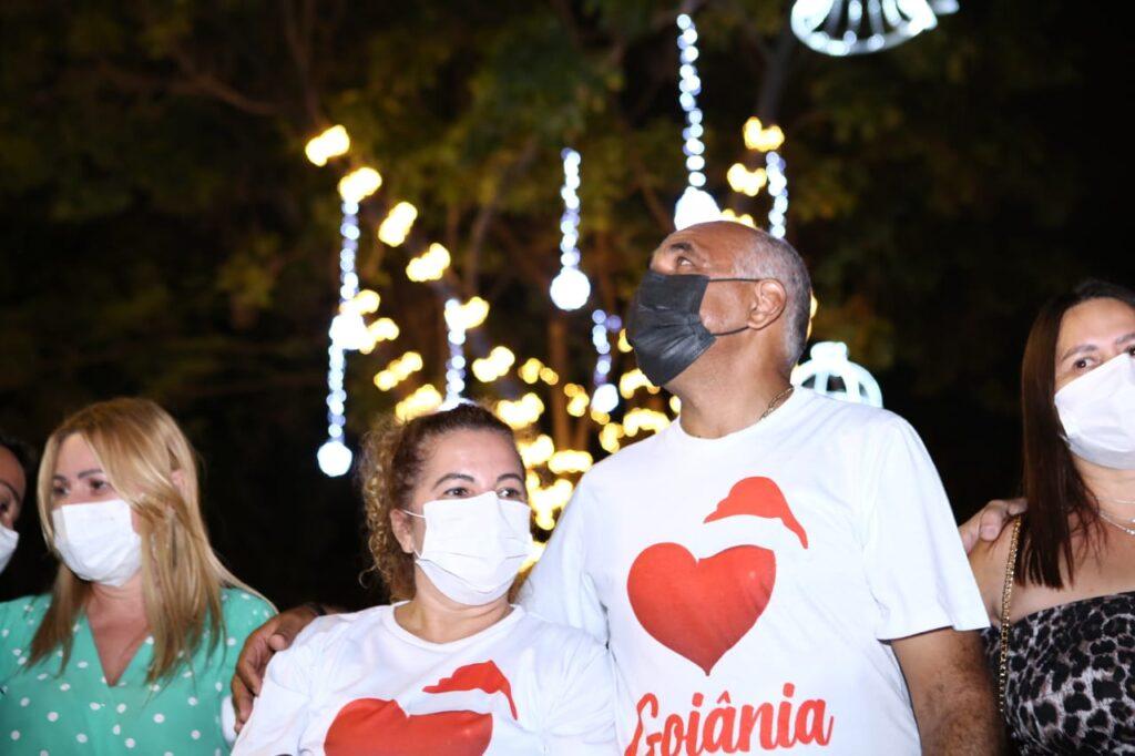 Praça no Parque Industrial João Brás recebe iluminação especial de Natal