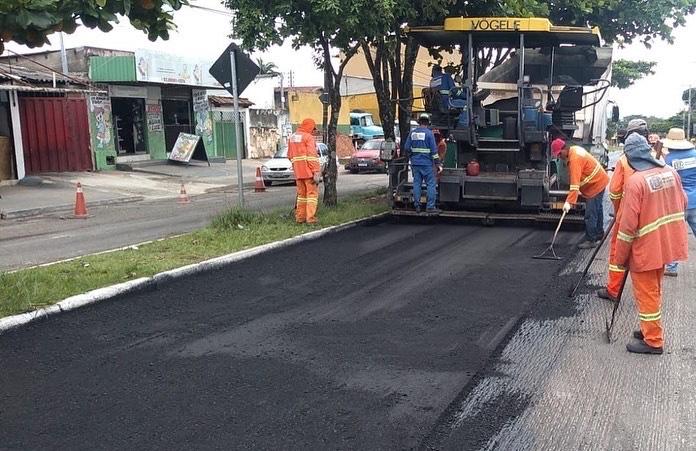 Reconstrução e manutenção asfáltica chegam a 14 bairros nesta quinta, 9