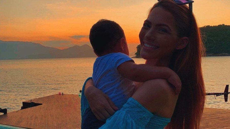 Sarah Poncio pede para que não ataquem a família biológica de Josué