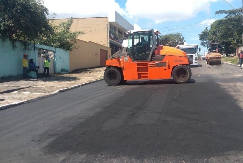 Seinfra realiza manutenção asfáltica e limpeza de  bueiros em 12 bairros neste sábado, 4