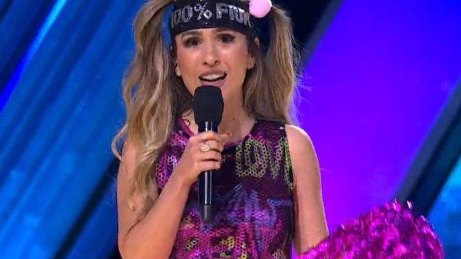 Tatá Werneck diz querer fazer as pazes com Fiuk e usa faixa com o nome do cantor