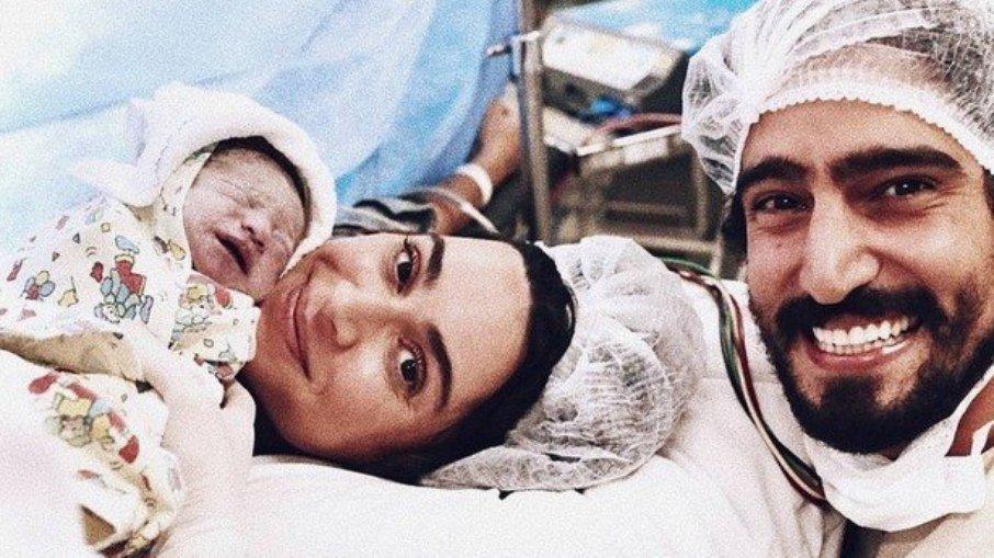 Thaila Ayala se derrete pelo filho recém-nascido, Francisco: 'Alucinada por ele'