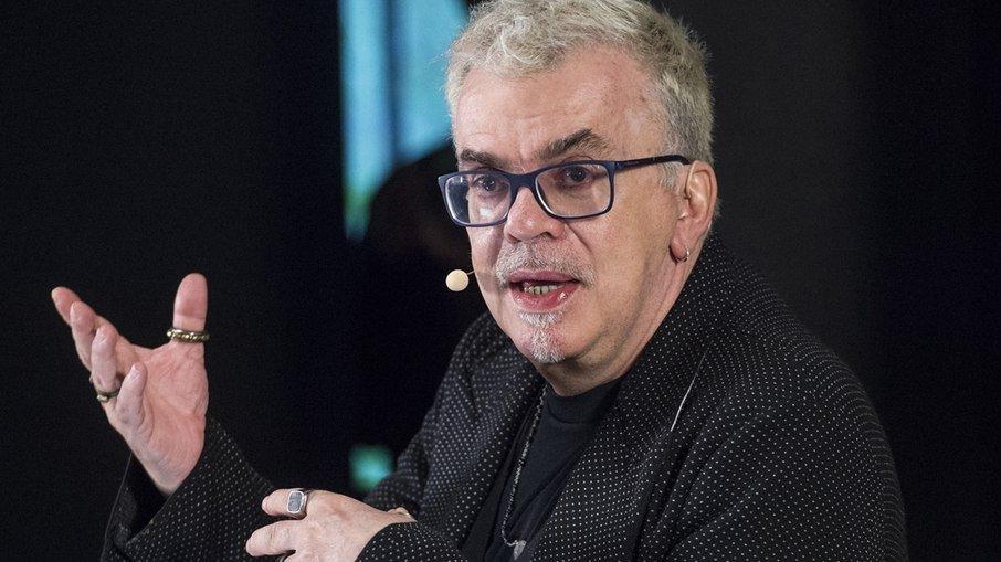 Walcyr Carrasco diz que se surpreendeu com saída de Camila Queiroz da Globo