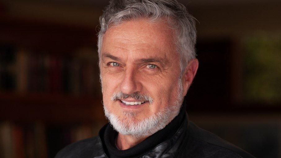 Werner Schünemann divulga o livro 