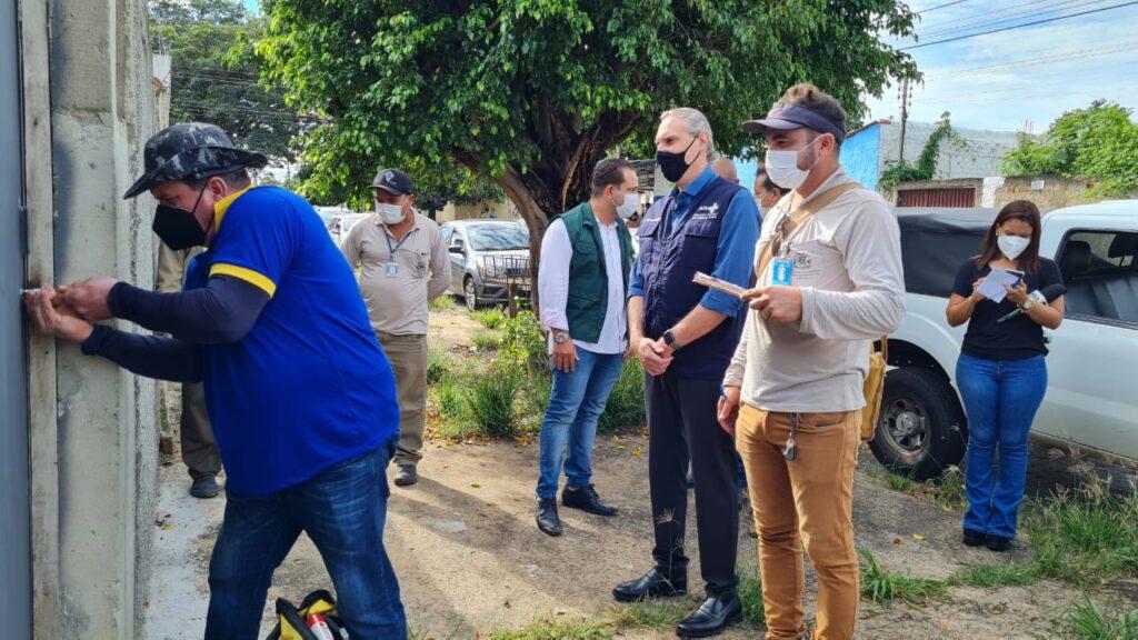 Ação contra a dengue encontra focos do mosquito Aedes Aegypti em imóveis fechados