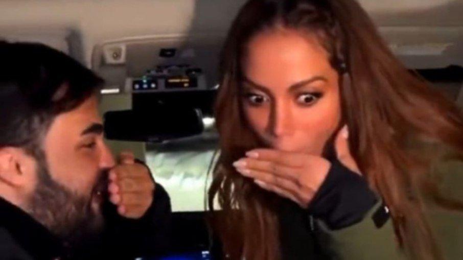 Anitta se diverte ao cantar música polêmica de MC Melody; assista