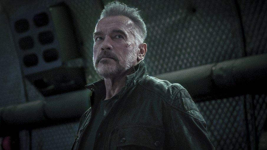 Arnold Schwarzenegger se envolve em acidente e uma mulher fica ferida