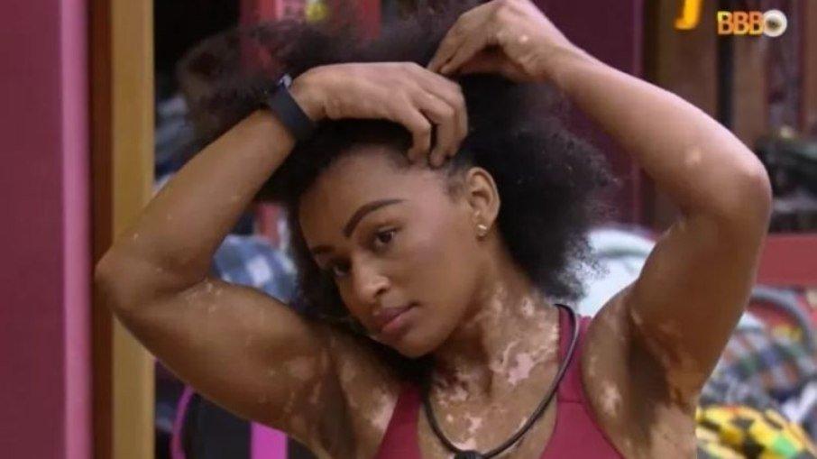 'BBB 22': Natália tira tranças com ajuda de Linn, Jessi e Maria