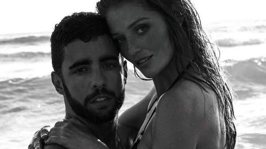 Cintia Dicker diz como lida com falta de Pedro Scooby que está no BBB