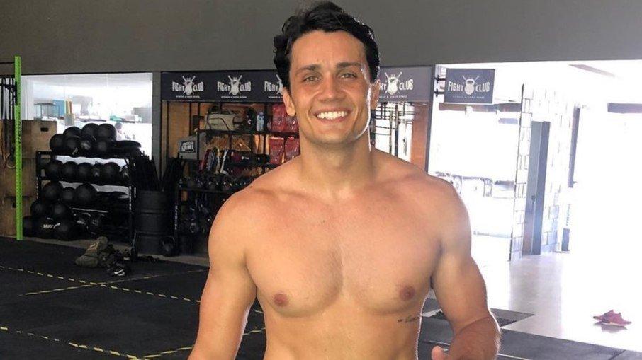 Conheça Hugo Novaes, o bonitão que beijou Anitta no Domingão com Huck