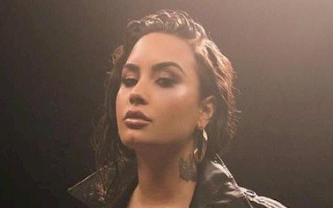 Demi Lovato faz nova tatuagem em local inusitado após sair da clínica de reabilitação