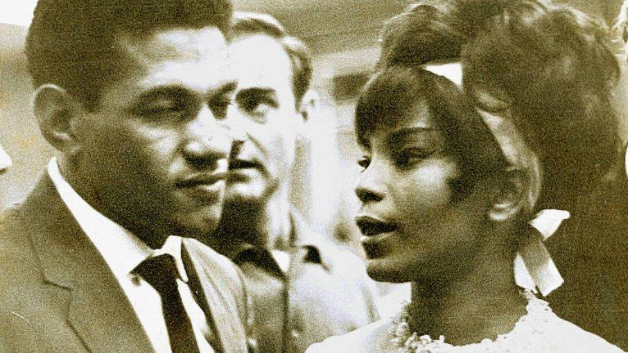 Elza Soares morreu no mesmo dia de Garrincha