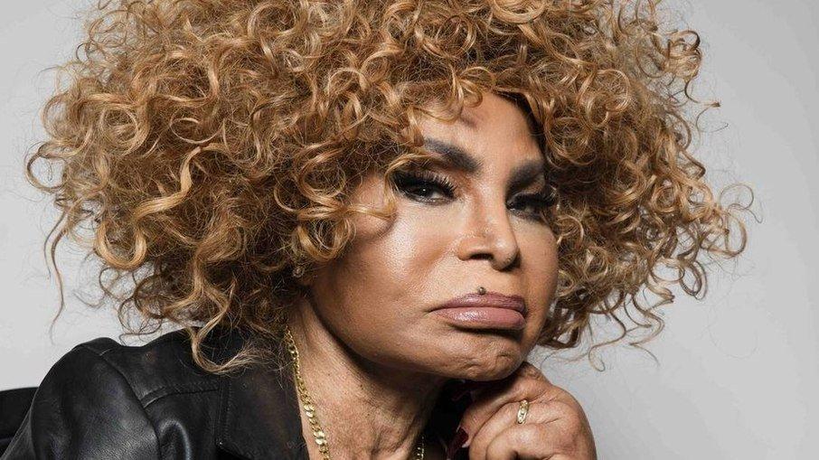 Elza Soares: velório acontece nesta sexta no Teatro Municipal do RJ