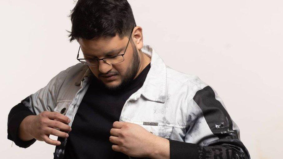 Faixa inédita de Maurílio aguarda aval de Luiza para ser lançada