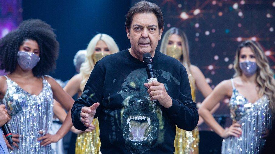 Faustão testa positivo para covid-19 e se afasta de gravações na Band
