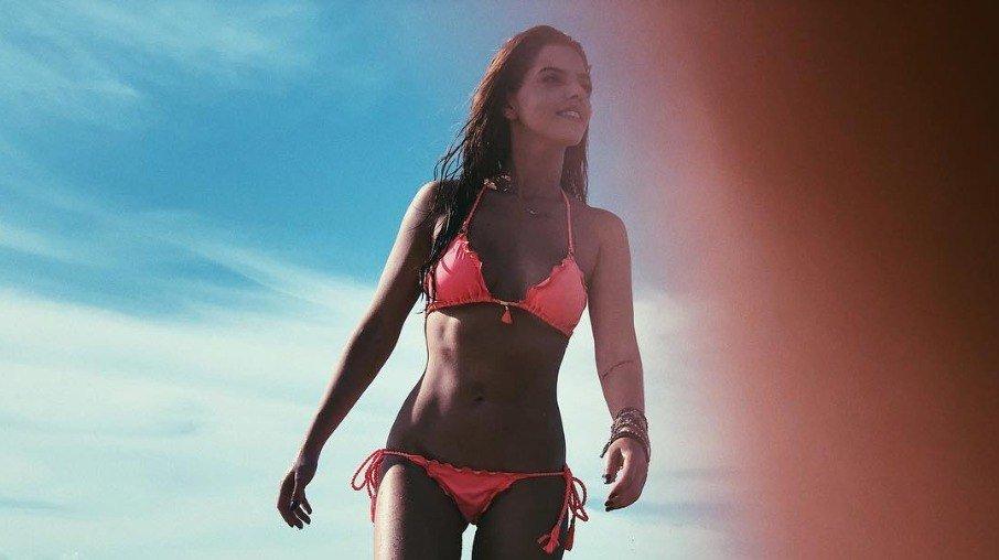 Gio Lancelotti e Gabriel David curtem Noronha com amigos e familiares