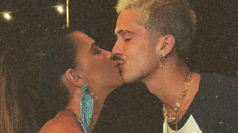 Mariana Rios publica foto beijando João Guilherme