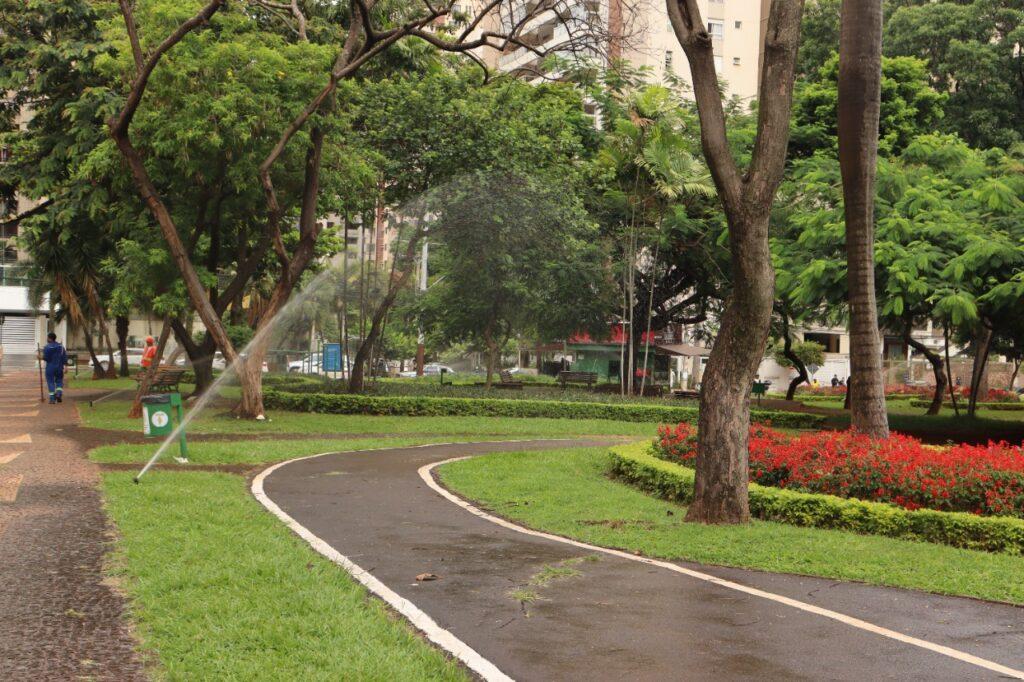 Prefeitura investe em sistema automatizado para irrigação de praças