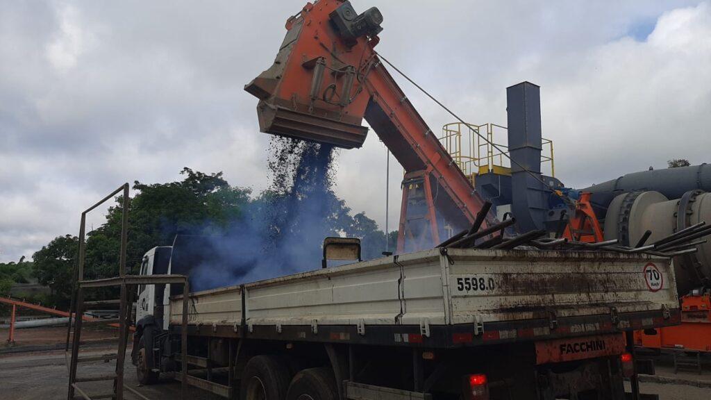 Reconstrução asfáltica avança no Santa Genoveva e Jaó nesta terça-feira, 4