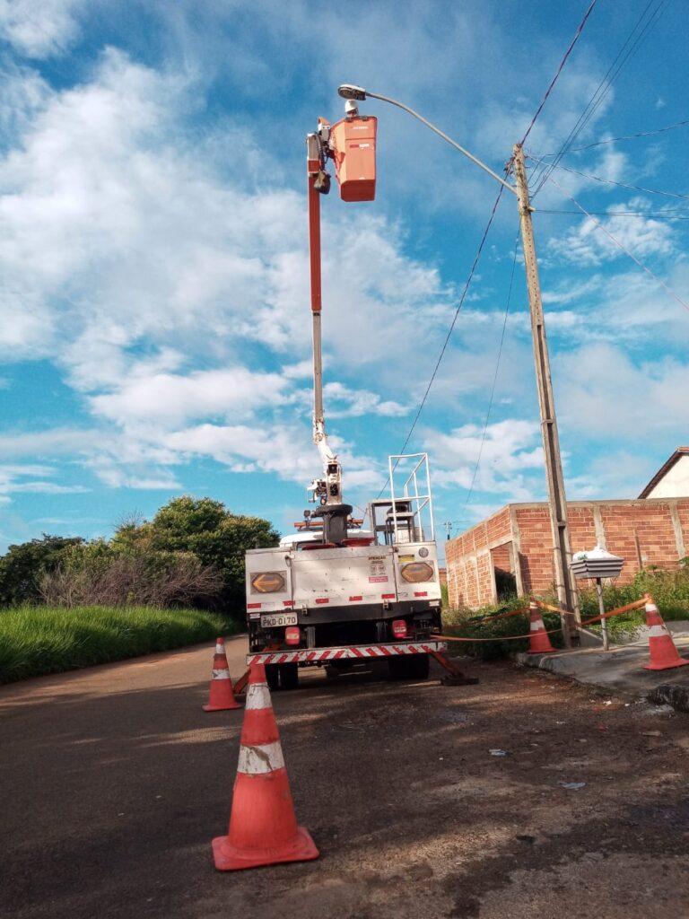 Seinfra faz manutenção na iluminação da GO-020 e de mais 24 bairros