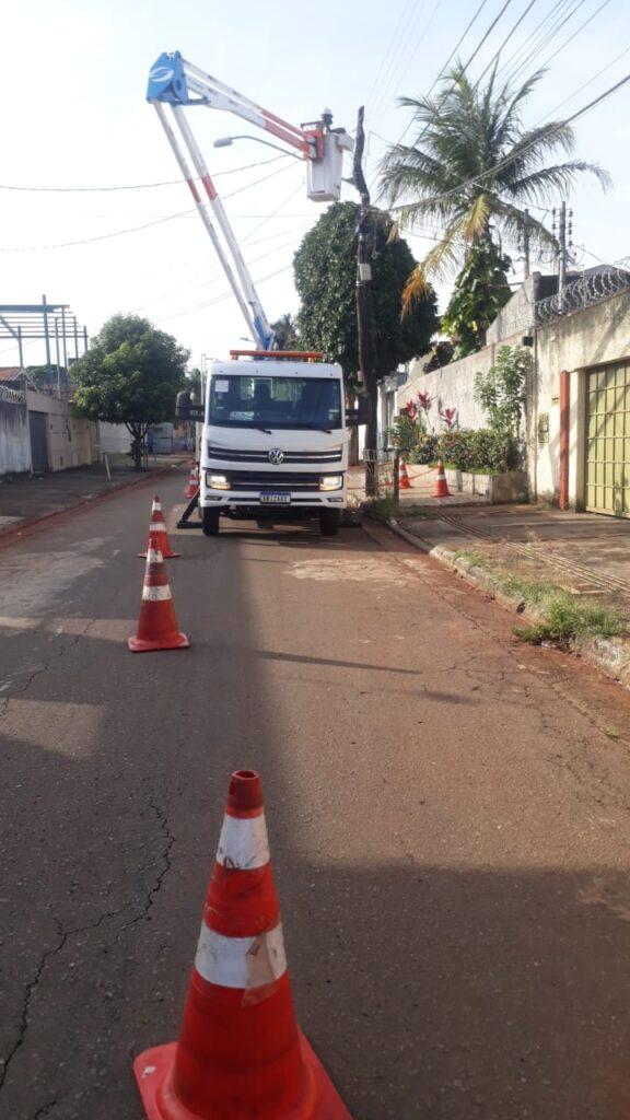 Seinfra faz serviços de pintura e serralheria no Universitário, Vila Monticelli e Vila Boa