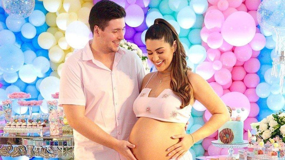 Vivian Amorim dá à luz primeira filha: 
