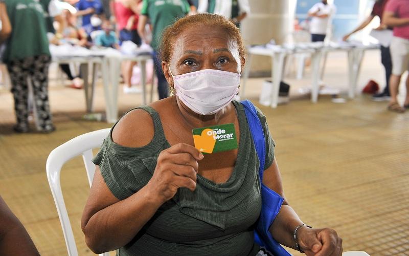 Agehab entrega cartões do Aluguel Social em Trindade, nesta segunda