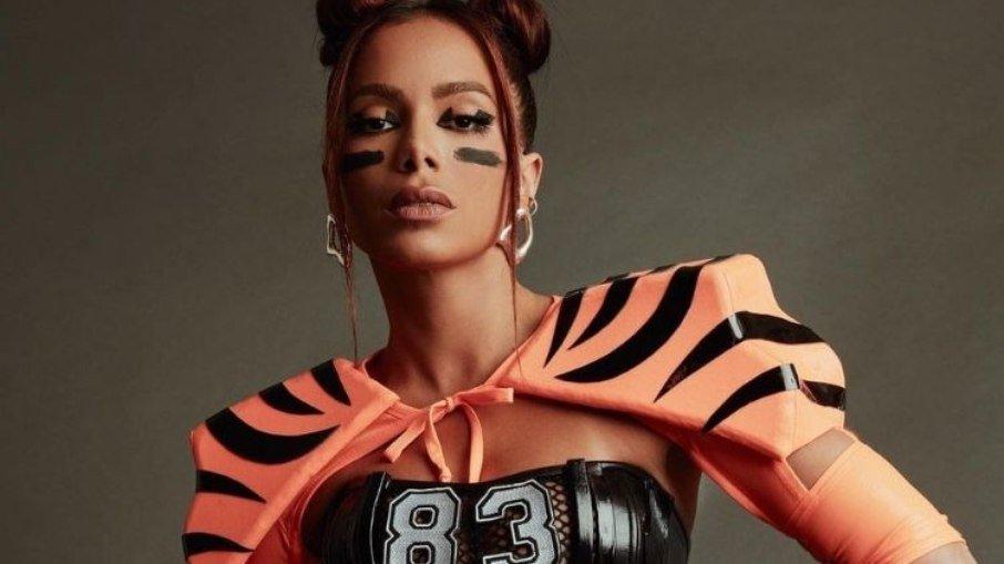 Anitta declara torcida a time de suposto affair no 'Super Bowl'