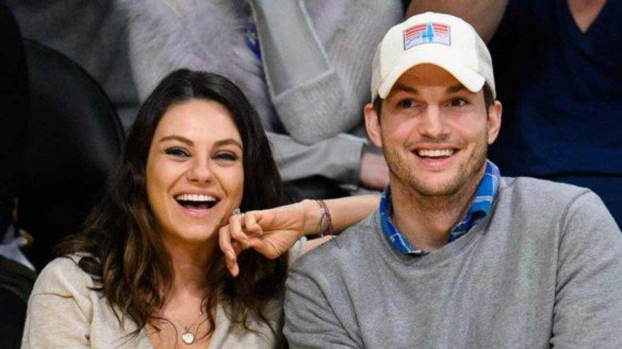 Ashton Kutcher presta apoio à Ucrânia, país natal de Mila Kunis