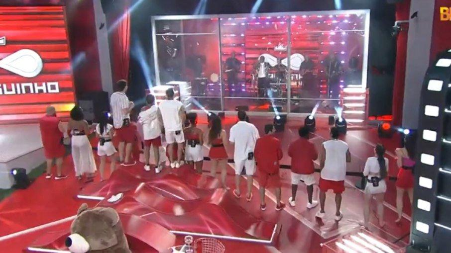 BBB 22: Festa tem triângulo amoroso e sister com dente quebrado