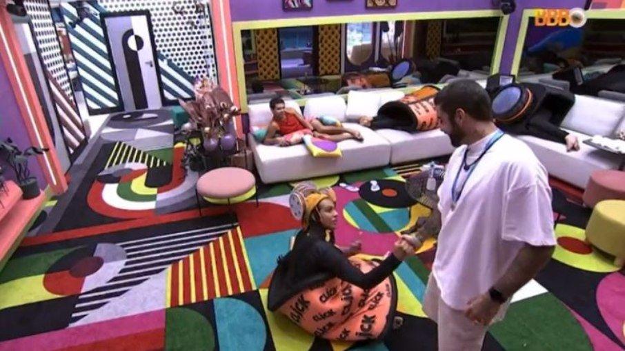 'BBB 22': web acusa Pedro Scooby de transfobia após conversa com Linn