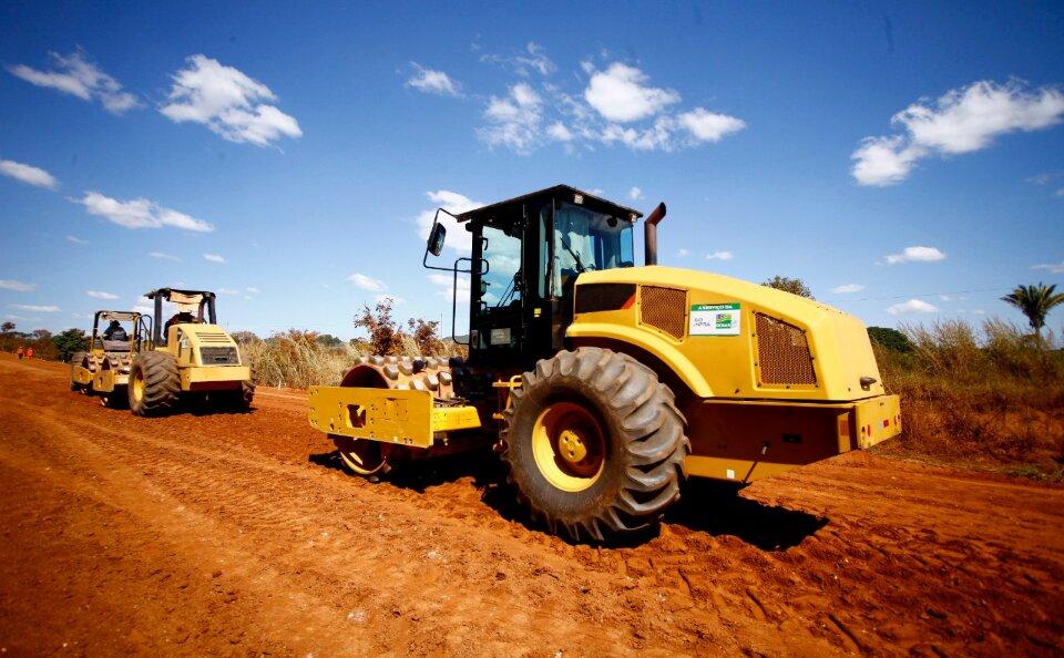 Caiado entrega 89 máquinas a municípios, nesta sexta-feira, 25