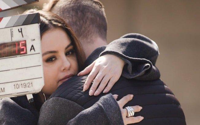Coldplay anuncia novo clipe com participação de Selena Gomez