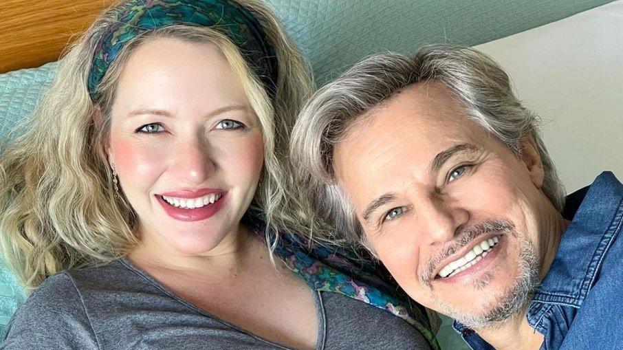 Edson Celulari comenta recepção dos filhos à gravidez de Karin Roepke