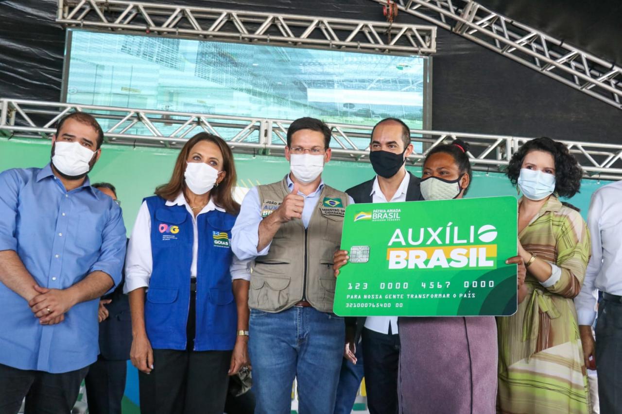 Famílias de Senador Canedo recebem Auxílio Brasil
