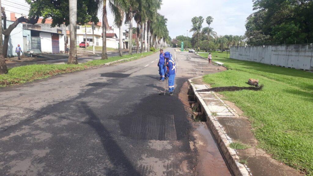 Força-tarefa da Prefeitura de Goiânia mobiliza 90 servidores para reparos em asfalto em 10 bairros, nesta sexta-feira (11/02)