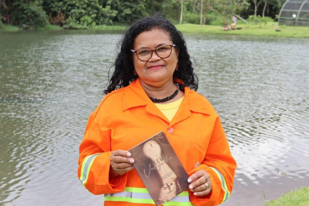 Gari da Comurg estreia como escritora em livro que traz histórias de superação feminina