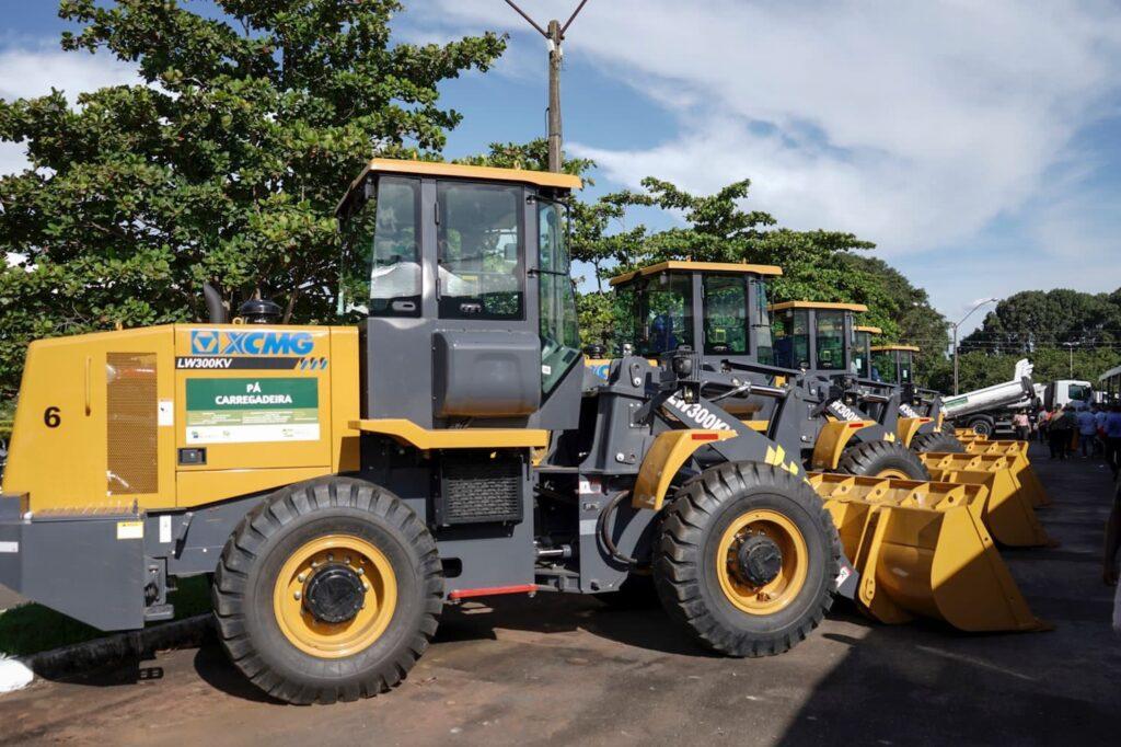 Governo entrega 89 máquinas a 26 municípios