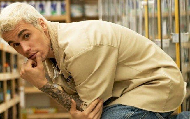 Justin Bieber aparece em estúdo com rapper envolvido em polêmica
