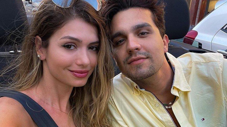 Luan Santana compartilha foto com a namorada: 