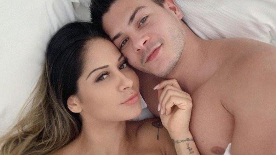 Maíra Cardi diz que ouve louvor para fazer sexo com Arthur Aguiar