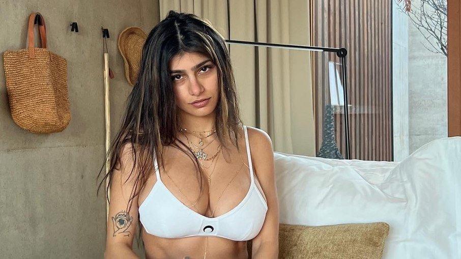 Mia Khalifa compartilha receita de coquetel molotov nas redes sociais